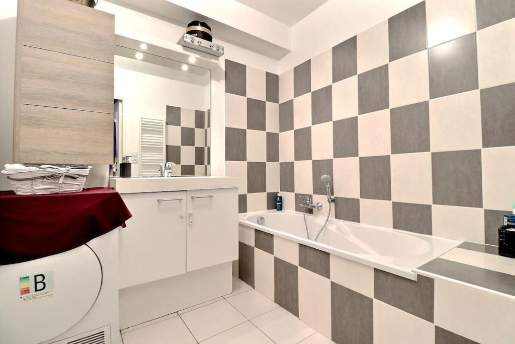 Tres Bel Appartement Contemporain Et Calme Fréjus Exterior foto